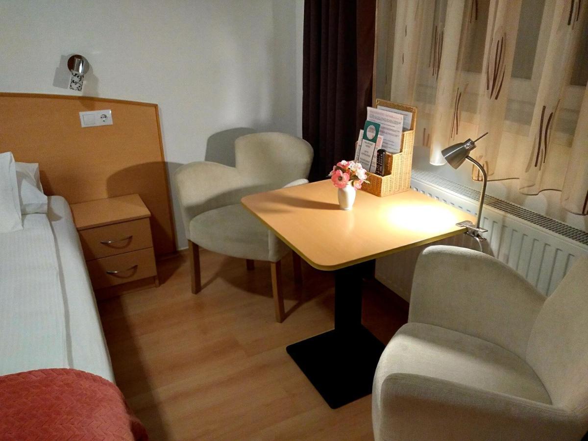Eva Panzio Hotell Sárvár Exteriör bild