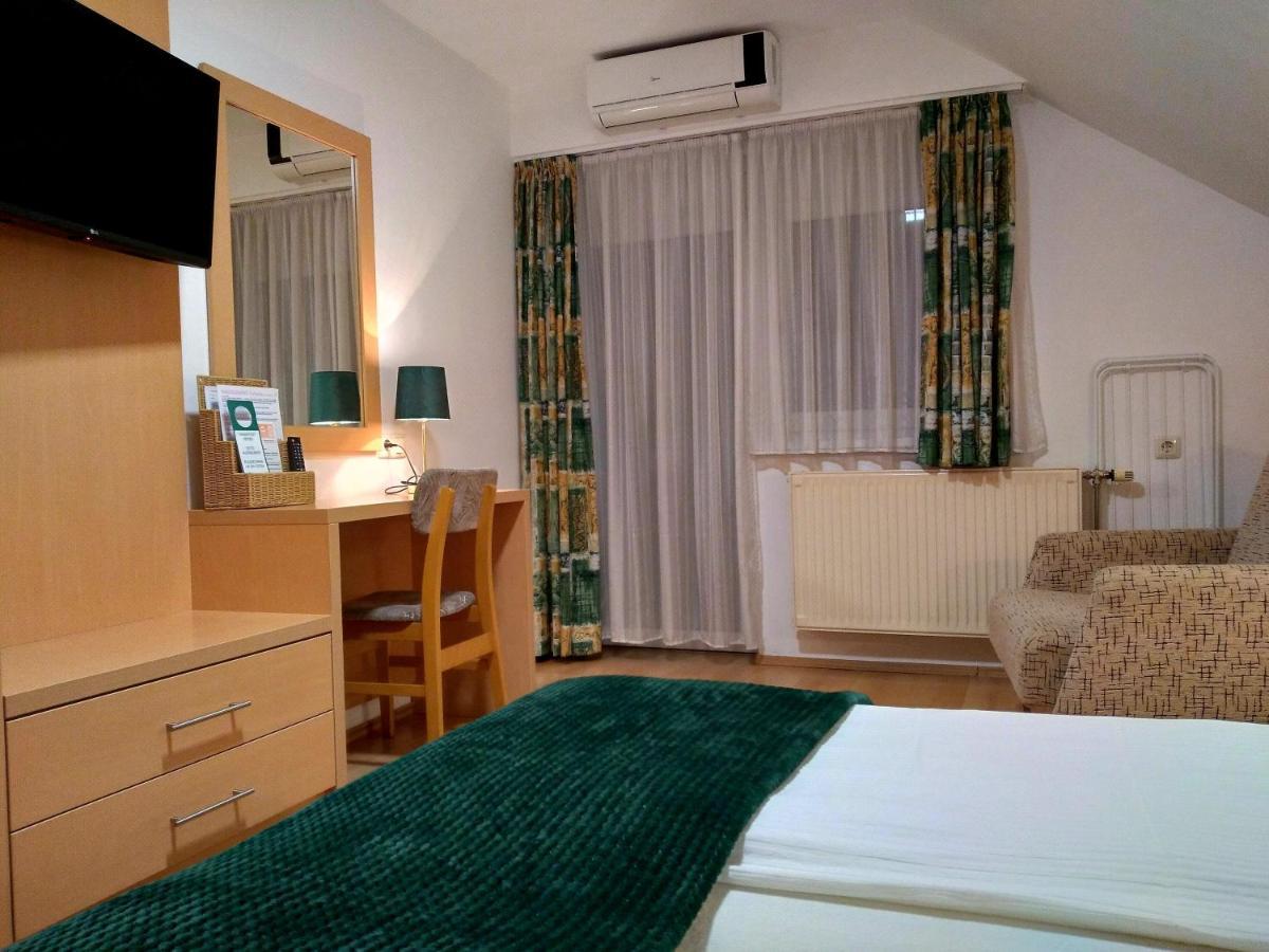 Eva Panzio Hotell Sárvár Exteriör bild