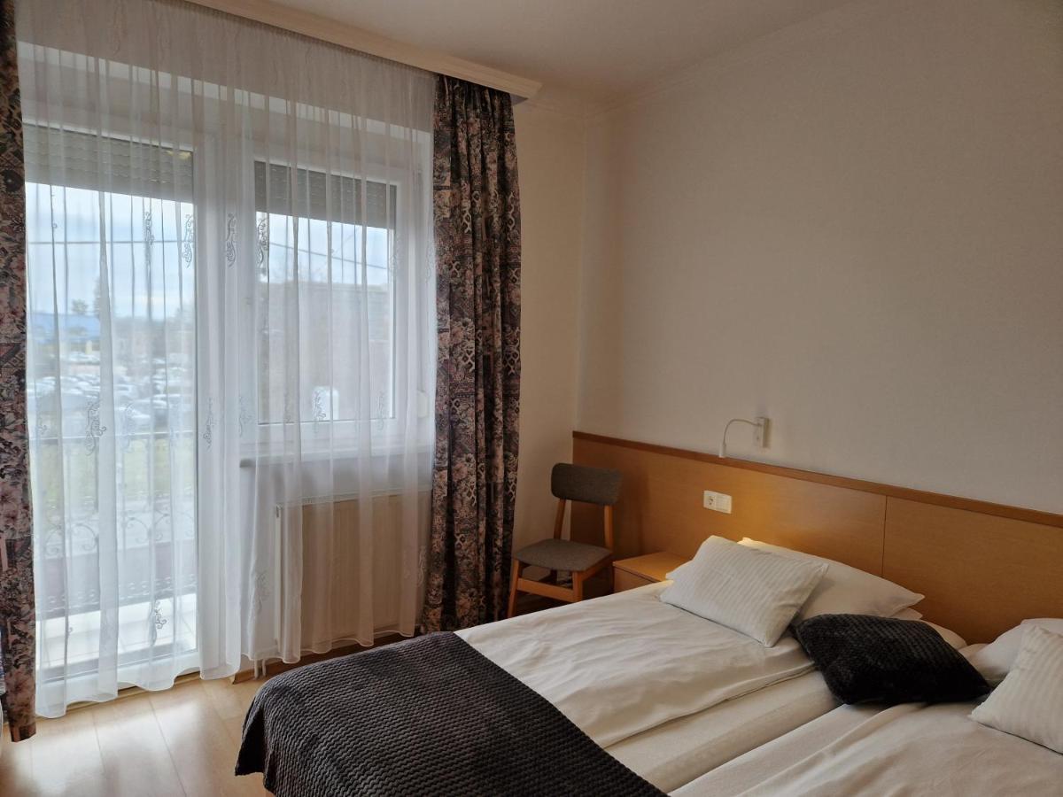 Eva Panzio Hotell Sárvár Exteriör bild